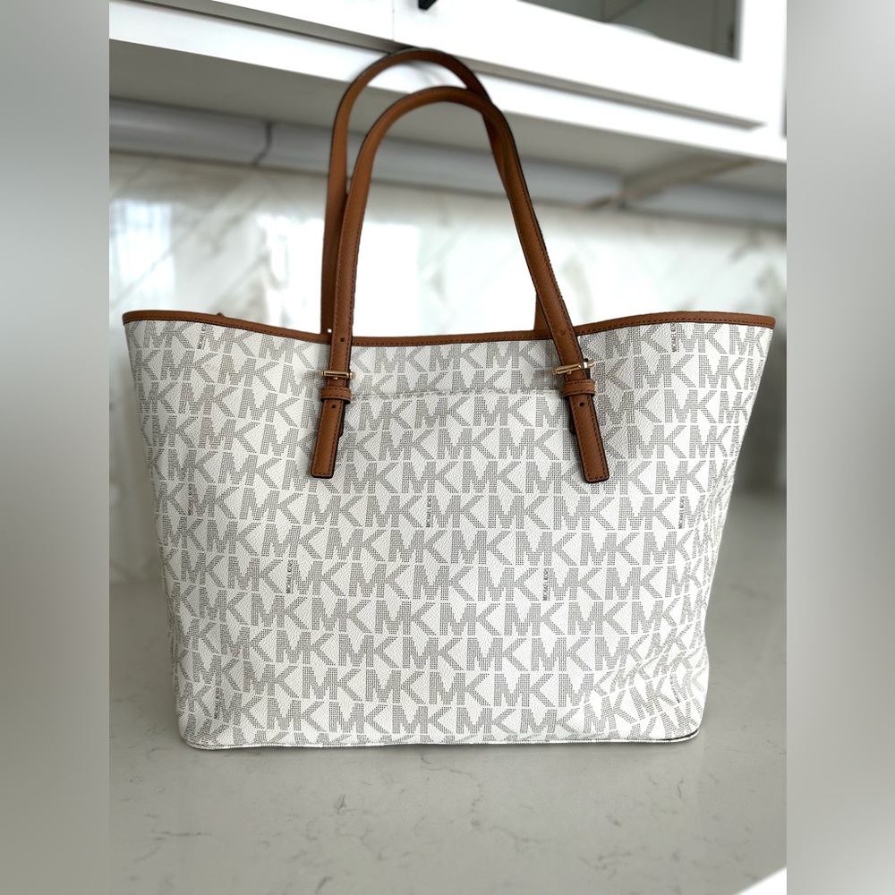 Michael Kors Large Jet Set Tote with Gold Python Embossing - Picture 7 of 15